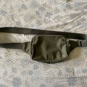 Lululemon Belt Bag 2l Green - image 1